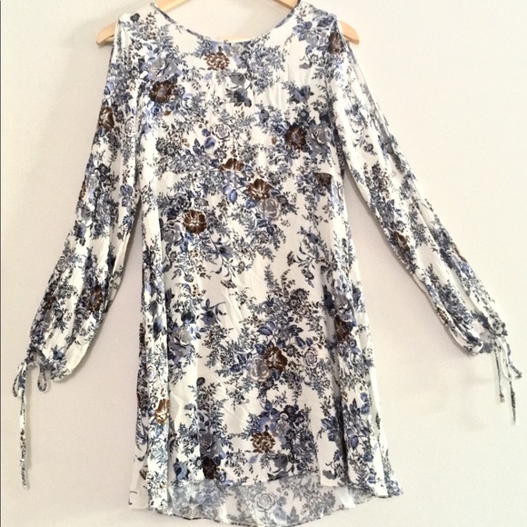 American Eagle Outfitters Dresses & Skirts - AEO Boho Cold Shoulder Long Sleeve Floral Dress
